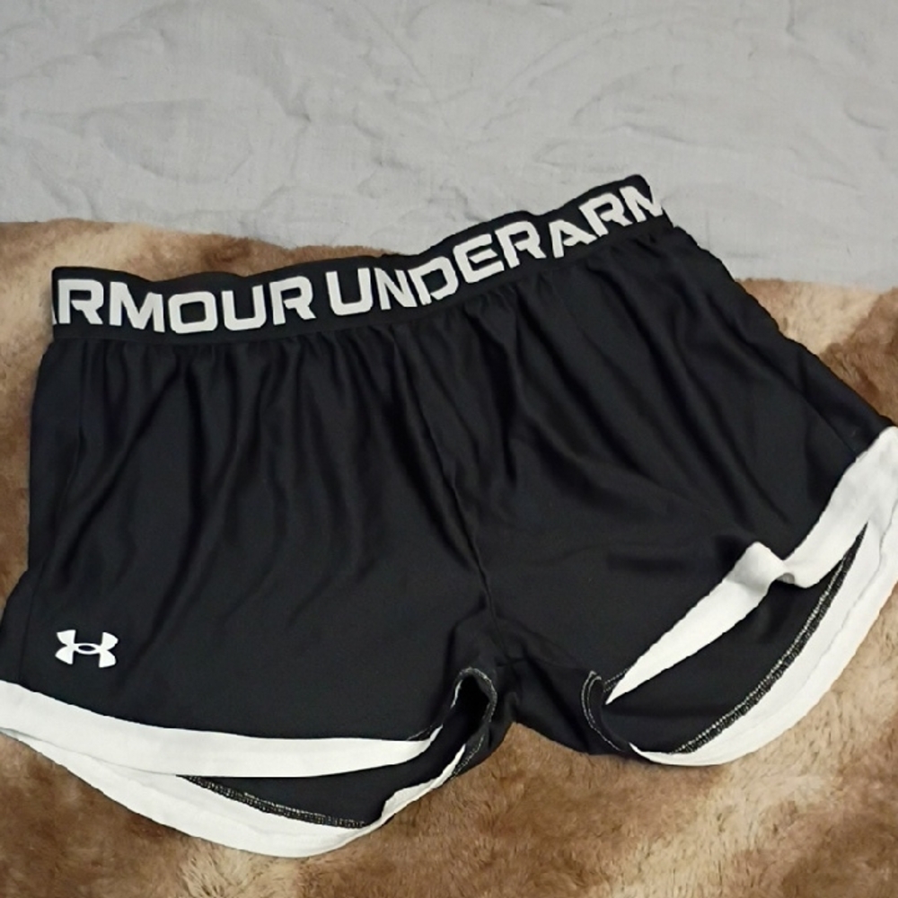 Under Armour Youth XL Black and White Athletic Shorts